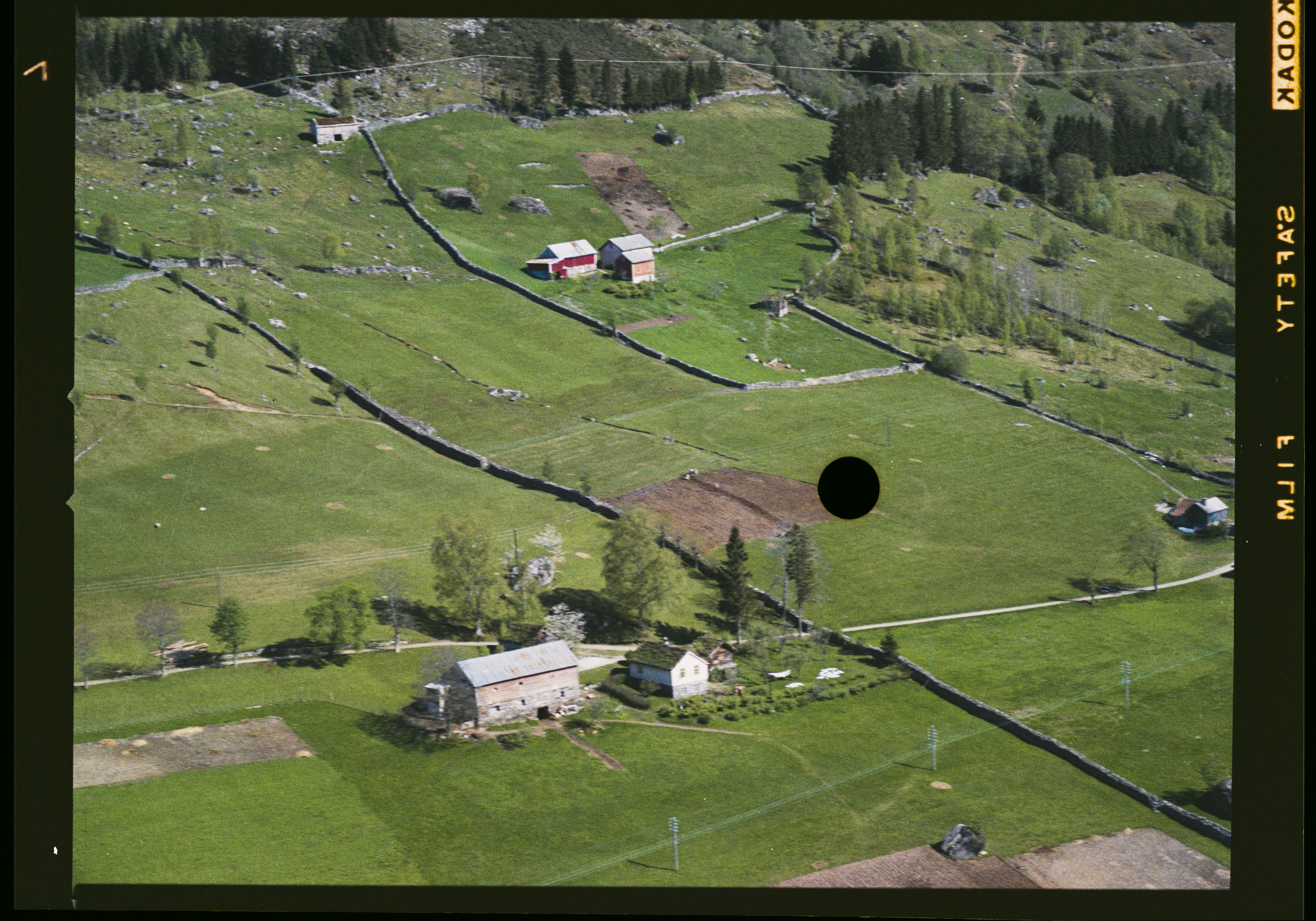 Luftfoto av Jølster frå 1961